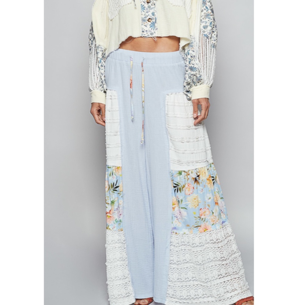 🌟 “The Carla" Blue Floral Print & Lace Wide Leg Pants